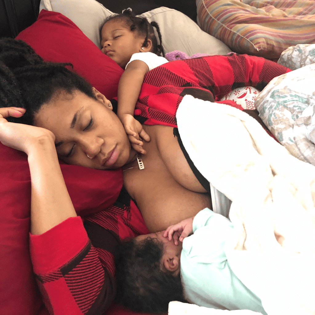black mom breastfeeding