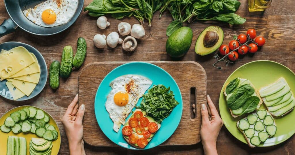 healthy meal of egg and vegetables