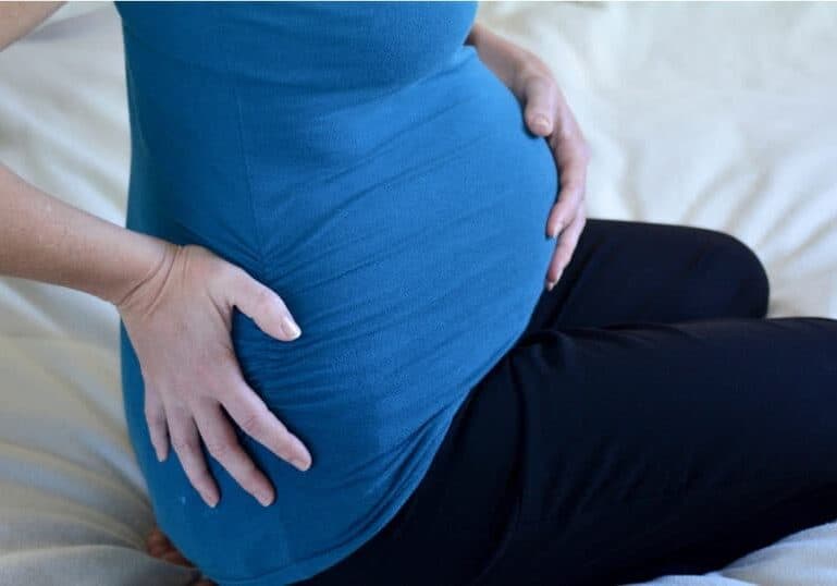 woman with back pain in pregnancy