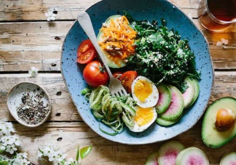 healthy salad with eggs meal