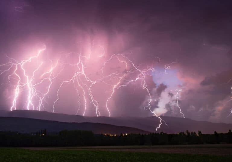 Lightning on horizon